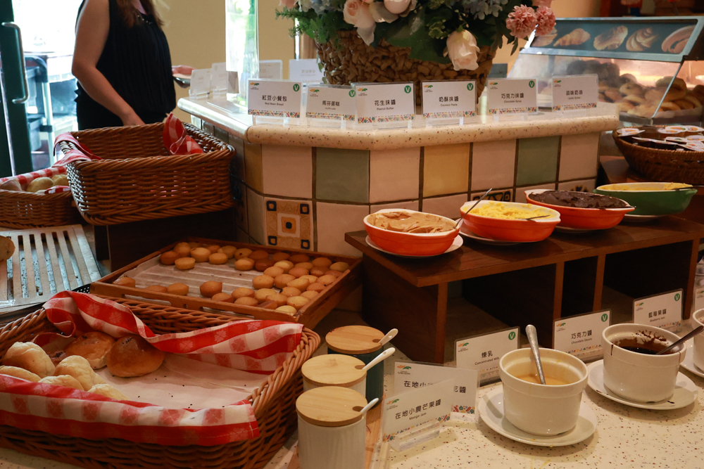 台東娜路彎大酒店寵物房開箱｜五星級飯店設施全攻略！免費下午茶、兒童遊戲區、露天泳池一次玩好玩滿