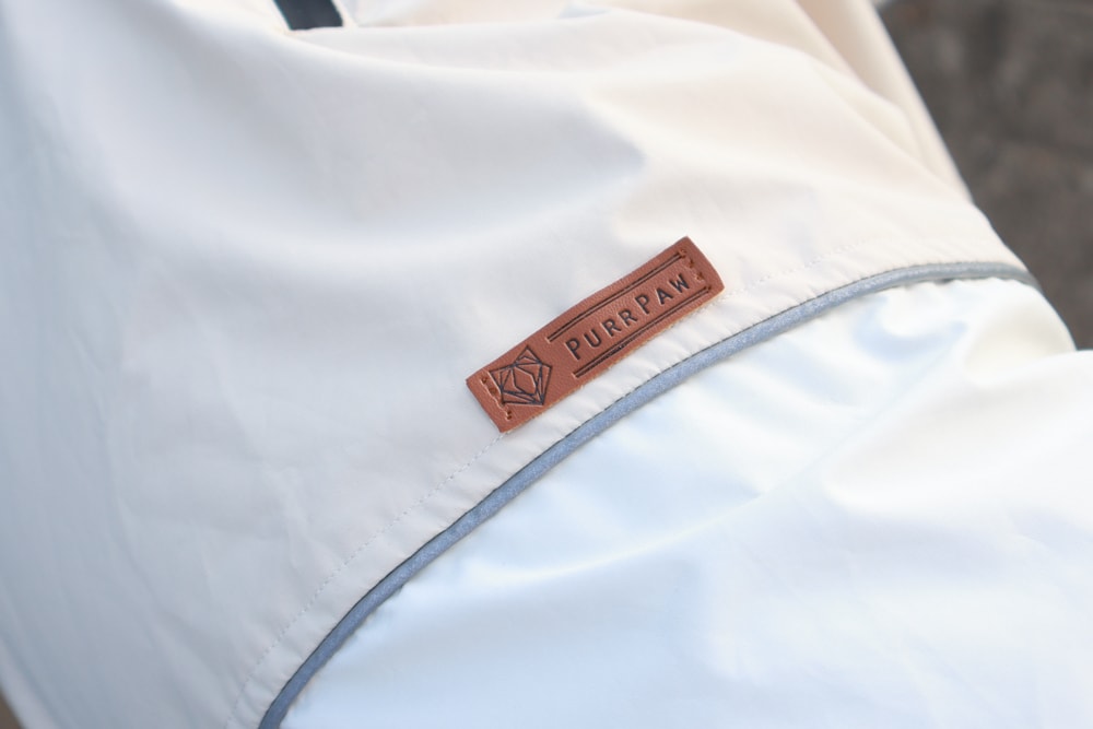 Rain Rover 毛孩漫遊衣｜晴天雨天一件搞定。防水透氣、時尚又好穿的寵物機能雨衣！！可當風衣又可以變雨衣，超實穿