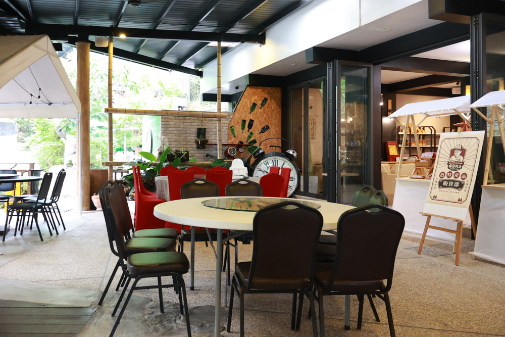 南投溪頭溪部好呆庄野宿體驗庄園|寵物友善露營車&馬車帳篷住宿開箱,一泊二食、野溪抓蝦超好玩! - 第19張圖