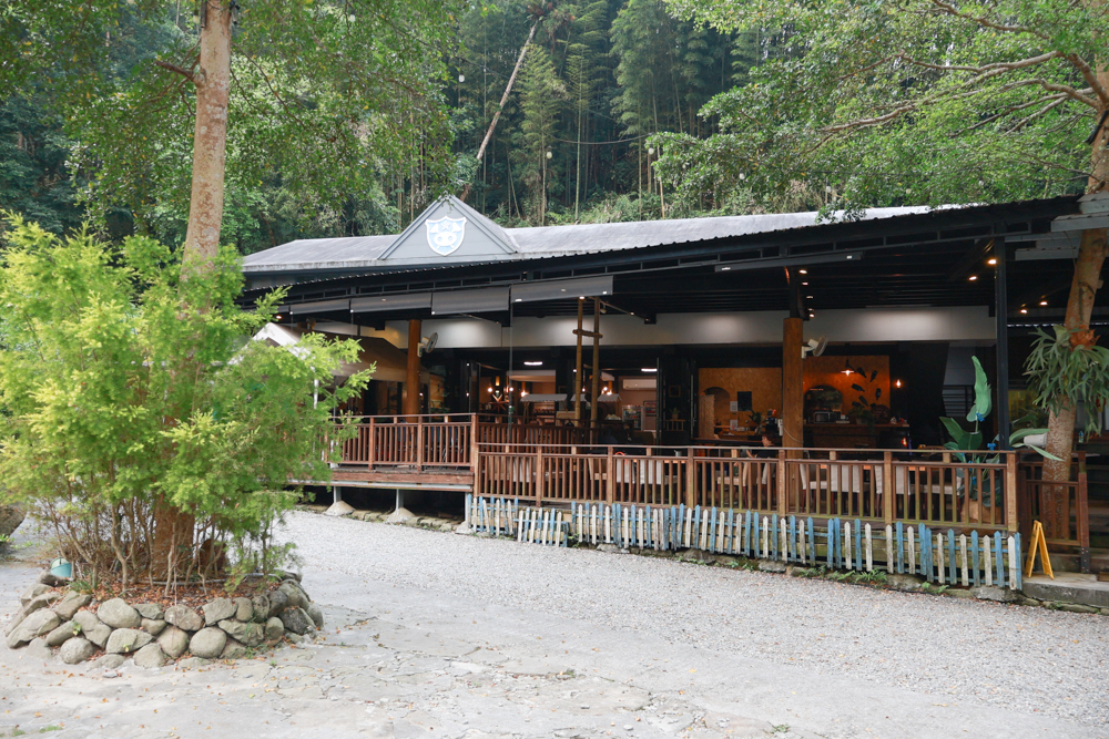 南投溪頭溪部好呆庄野宿體驗庄園|寵物友善露營車&馬車帳篷住宿開箱,一泊二食、野溪抓蝦超好玩! - 第17張圖