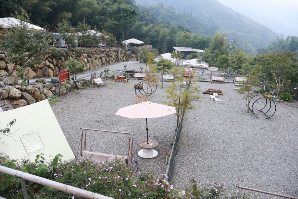南投溪頭溪部好呆庄野宿體驗庄園|寵物友善露營車&馬車帳篷住宿開箱,一泊二食、野溪抓蝦超好玩! - 第39張圖