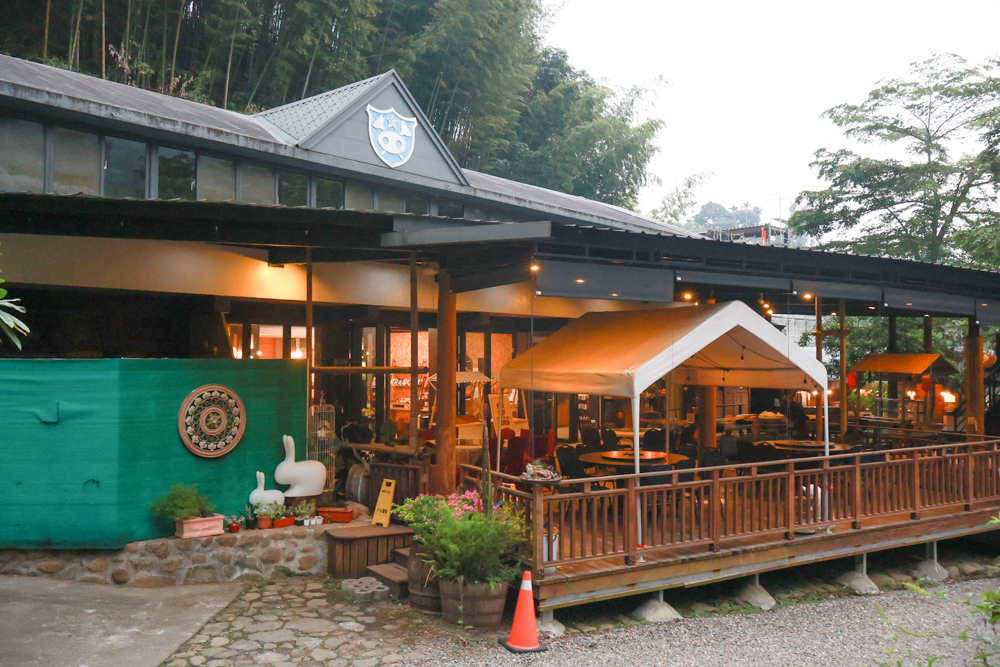 南投溪頭溪部好呆庄野宿體驗庄園|寵物友善露營車&馬車帳篷住宿開箱,一泊二食、野溪抓蝦超好玩! - 第21張圖