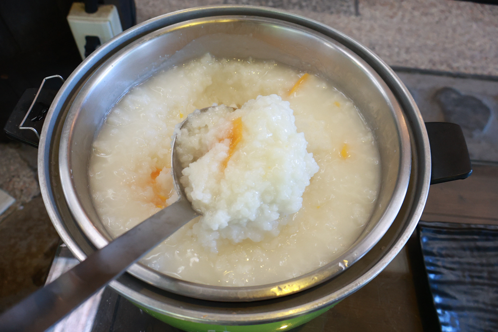 南投溪頭溪部好呆庄野宿體驗庄園|寵物友善露營車&馬車帳篷住宿開箱,一泊二食、野溪抓蝦超好玩! - 第52張圖