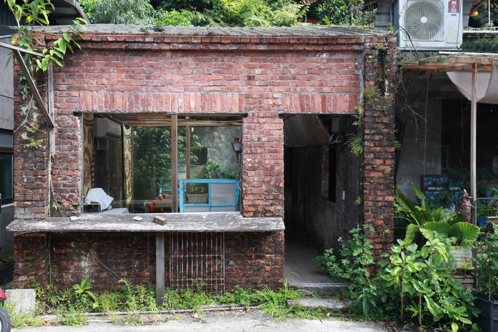 新北瑞芳三貂嶺美食|寬哥那裡。秘境餐廳推薦,寵物友善秘境餐廳、必點馬告五花肉披薩&提拉米蘇 - 第3張圖