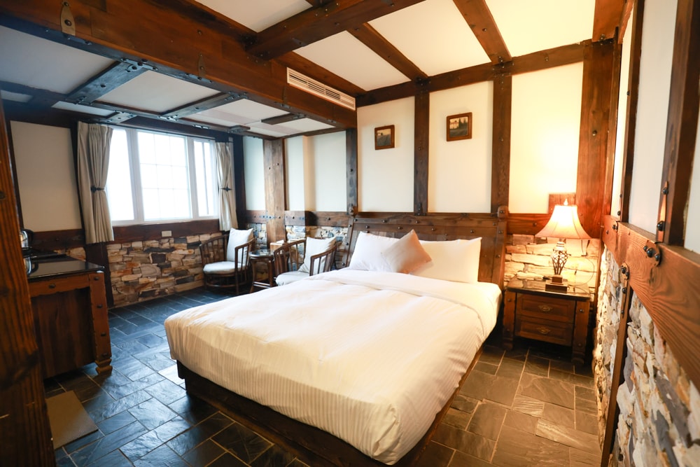 清境凡賽斯莊園 Vanse Manor|南法歐風木屋城堡 × 擁抱山嵐雲海的歐式夢幻莊園 × 南投清境寵物友善住宿 × 火鍋晚餐 - 第25張圖 清境凡賽斯莊園 Vanse Manor|南法歐風木屋城堡 × 擁抱山嵐雲海的歐式夢幻莊園 × 南投清境寵物友善住宿 × 火鍋晚餐