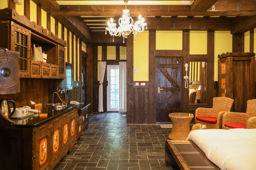 清境凡賽斯莊園 Vanse Manor|南法歐風木屋城堡 × 擁抱山嵐雲海的歐式夢幻莊園 × 南投清境寵物友善住宿 × 火鍋晚餐 - 第31張圖 清境凡賽斯莊園 Vanse Manor|南法歐風木屋城堡 × 擁抱山嵐雲海的歐式夢幻莊園 × 南投清境寵物友善住宿 × 火鍋晚餐