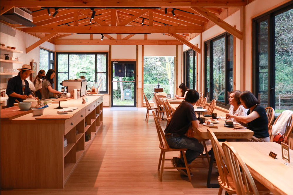 南投魚池金井珈琲 & 薪窯｜隱身山林的小京都氛圍日式咖啡廳・日式昭和森林系咖啡廳＋南投寵物友善餐廳