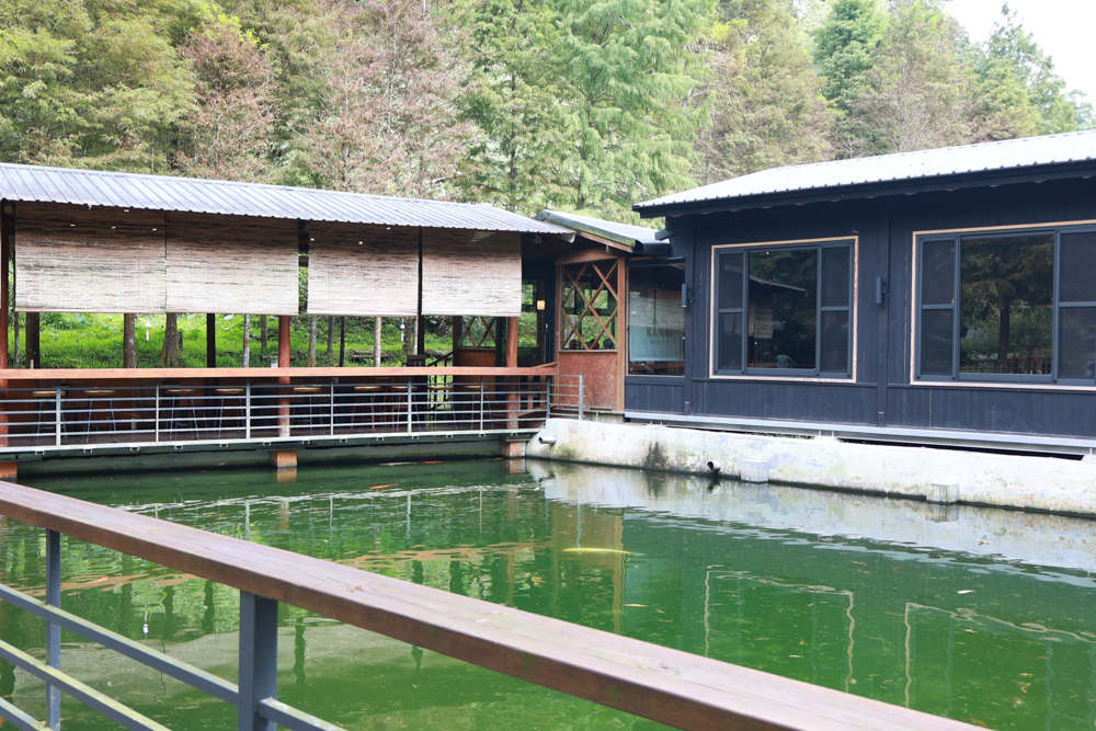 南投魚池金井珈琲 & 薪窯｜隱身山林的小京都氛圍日式咖啡廳・日式昭和森林系咖啡廳＋南投寵物友善餐廳