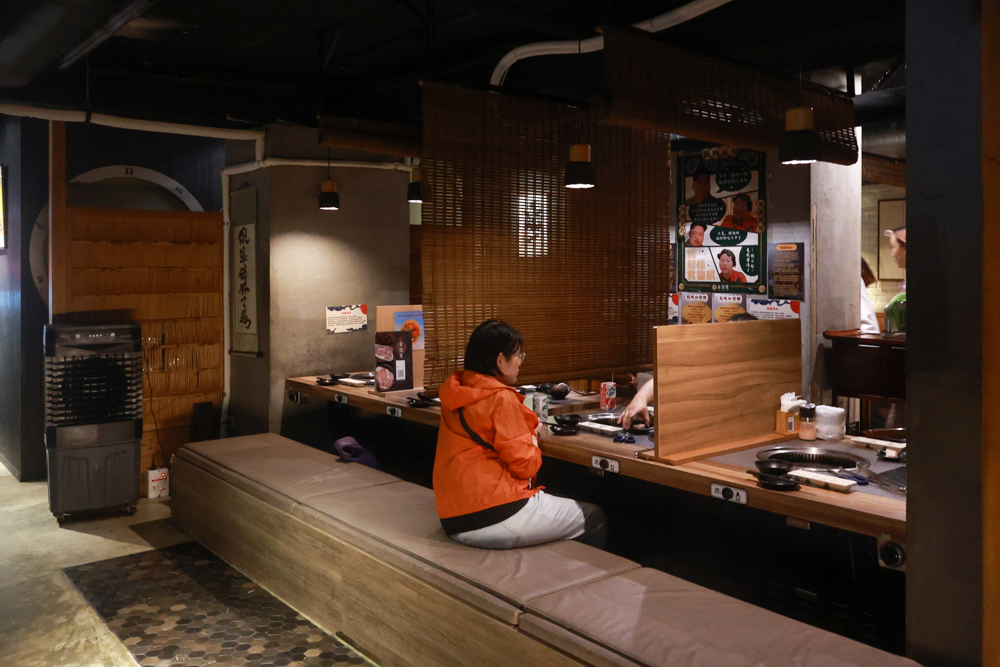 台北東區｜金洹苑日式燒肉鍋物放題。台北寵物友善餐廳推薦、和牛螃蟹龍蝦海鮮吃到飽、火烤兩吃、寵物可落地、毛孩鮮食餐