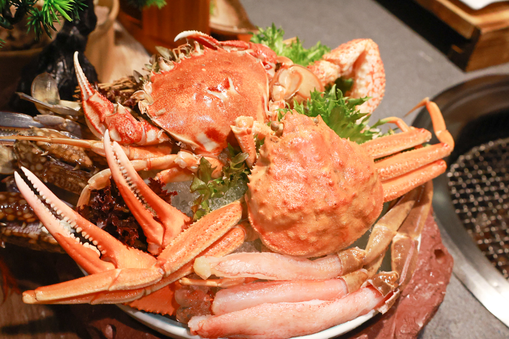 台北東區｜金洹苑日式燒肉鍋物放題。台北寵物友善餐廳推薦、和牛螃蟹龍蝦海鮮吃到飽、火烤兩吃、寵物可落地、毛孩鮮食餐