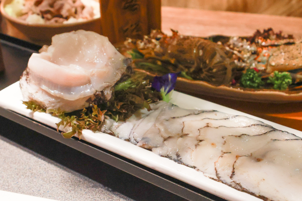 台北東區｜金洹苑日式燒肉鍋物放題。台北寵物友善餐廳推薦、和牛螃蟹龍蝦海鮮吃到飽、火烤兩吃、寵物可落地、毛孩鮮食餐