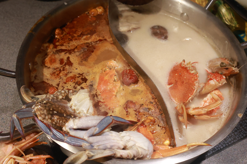 台北東區｜金洹苑日式燒肉鍋物放題。台北寵物友善餐廳推薦、和牛螃蟹龍蝦海鮮吃到飽、火烤兩吃、寵物可落地、毛孩鮮食餐