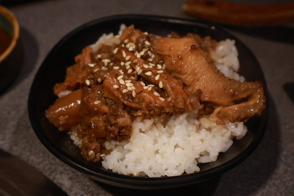 台北東區｜金洹苑日式燒肉鍋物放題。台北寵物友善餐廳推薦、和牛螃蟹龍蝦海鮮吃到飽、火烤兩吃、寵物可落地、毛孩鮮食餐
