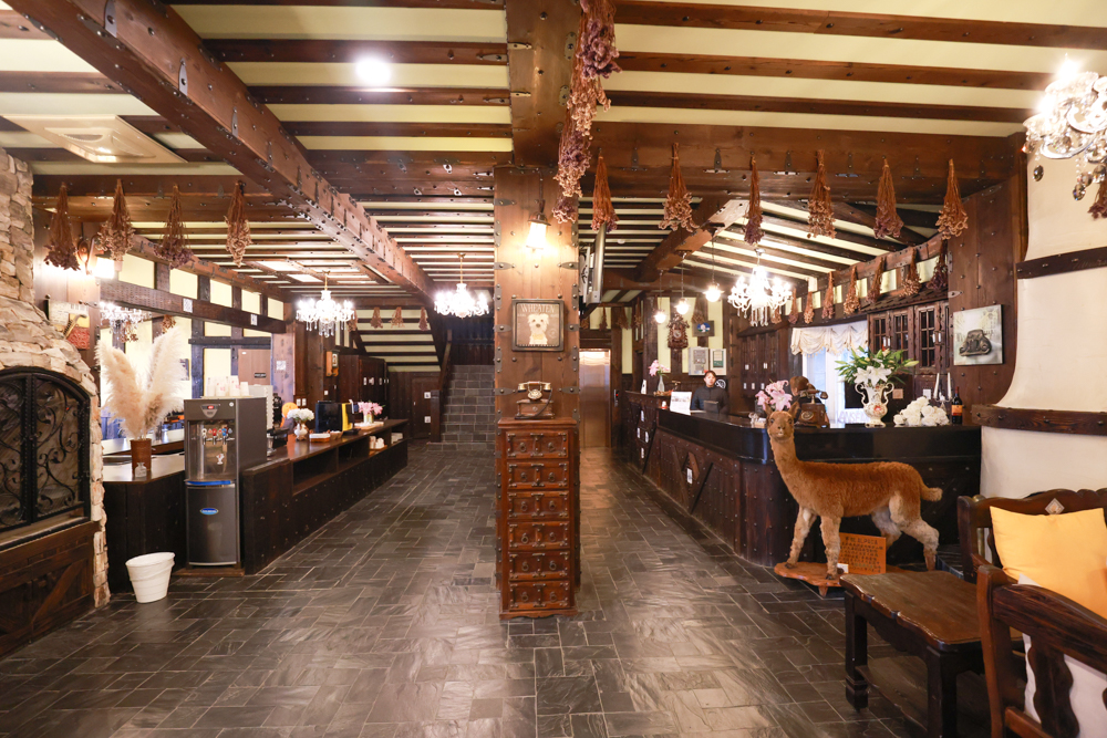 清境凡賽斯莊園 Vanse Manor|南法歐風木屋城堡 × 擁抱山嵐雲海的歐式夢幻莊園 × 寵物友善住宿推薦 × 火鍋晚餐 - 第9張圖