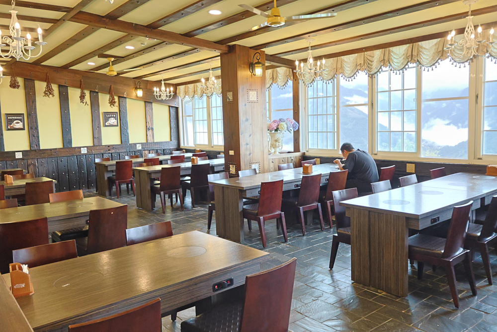 清境凡賽斯莊園 Vanse Manor|南法歐風木屋城堡 × 擁抱山嵐雲海的歐式夢幻莊園 × 寵物友善住宿推薦 × 火鍋晚餐 - 第36張圖