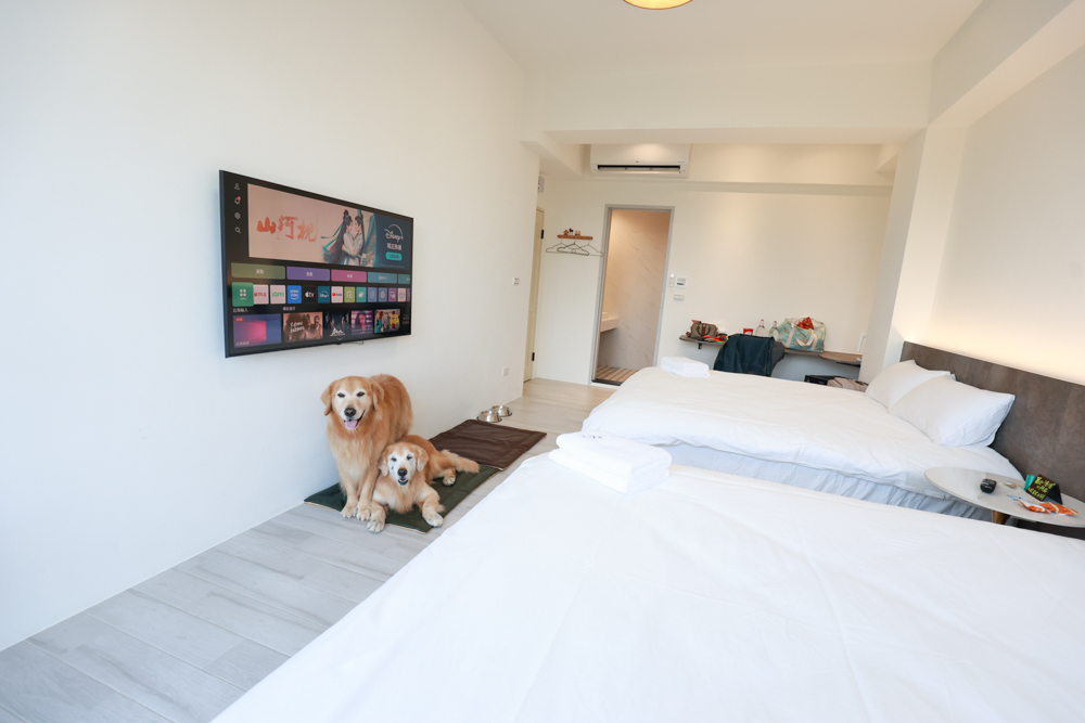 宜蘭冬山寵物友善住宿|林小狗宜蘭稻香店|270坪大草皮+純白質感民宿+狗狗最愛的大草皮民宿+寵物友善民宿推薦 - 第27張圖