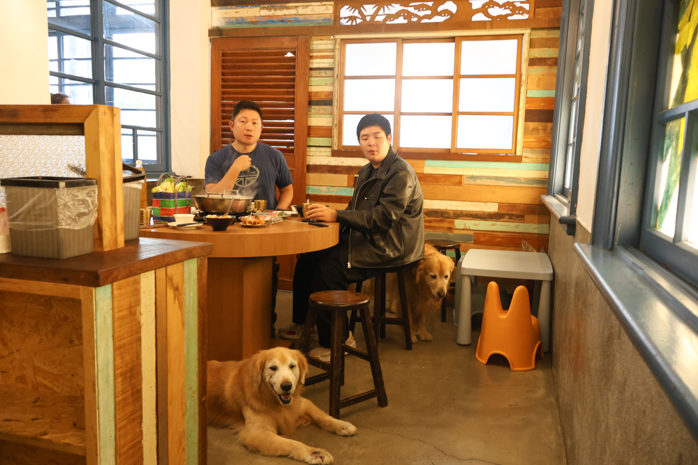 苗栗火鍋推薦｜貢鍋共鍋麻辣火鍋。老洋宅客家麻辣鍋底・手工蛋餃、水晶餃必吃・寵物友善餐廳