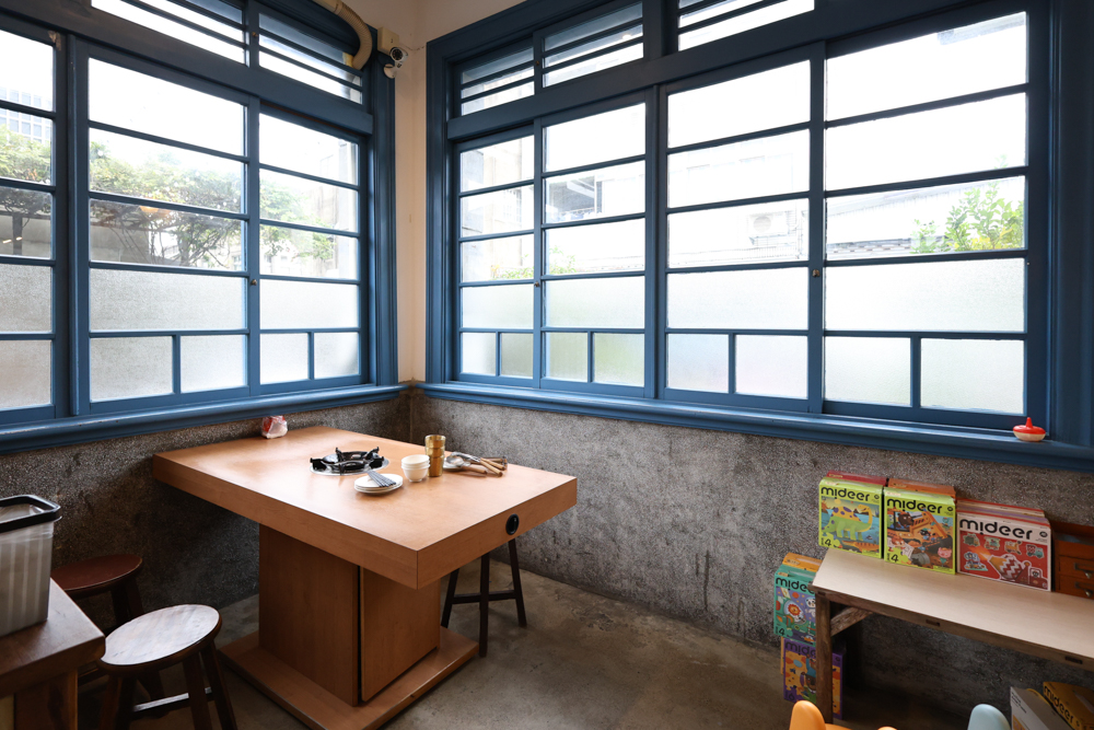 苗栗火鍋推薦｜貢鍋共鍋麻辣火鍋。老洋宅客家麻辣鍋底・手工蛋餃、水晶餃必吃・寵物友善餐廳