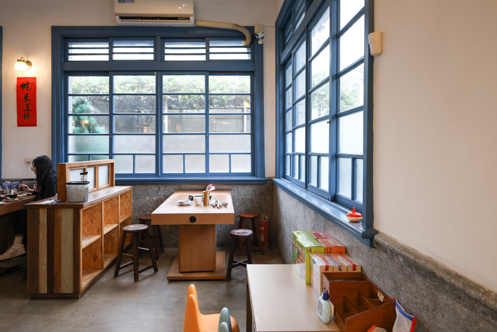 苗栗火鍋推薦｜貢鍋共鍋麻辣火鍋。老洋宅客家麻辣鍋底・手工蛋餃、水晶餃必吃・寵物友善餐廳