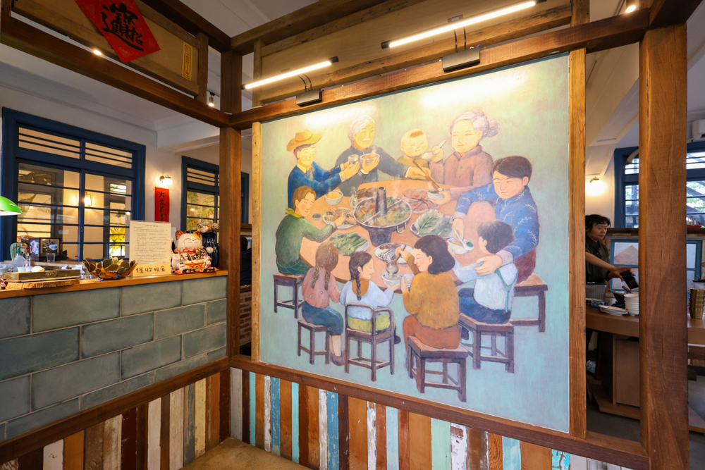 苗栗火鍋推薦｜貢鍋共鍋麻辣火鍋。老洋宅客家麻辣鍋底・手工蛋餃、水晶餃必吃・寵物友善餐廳