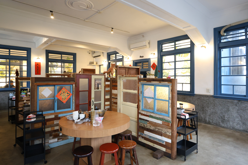 苗栗火鍋推薦｜貢鍋共鍋麻辣火鍋。老洋宅客家麻辣鍋底・手工蛋餃、水晶餃必吃・寵物友善餐廳