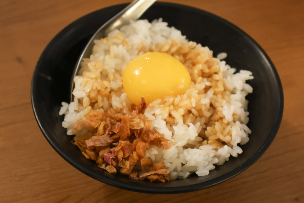 苗栗火鍋推薦｜貢鍋共鍋麻辣火鍋。老洋宅客家麻辣鍋底・手工蛋餃、水晶餃必吃・寵物友善餐廳