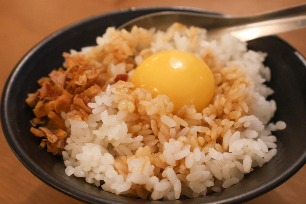 苗栗火鍋推薦｜貢鍋共鍋麻辣火鍋。老洋宅客家麻辣鍋底・手工蛋餃、水晶餃必吃・寵物友善餐廳