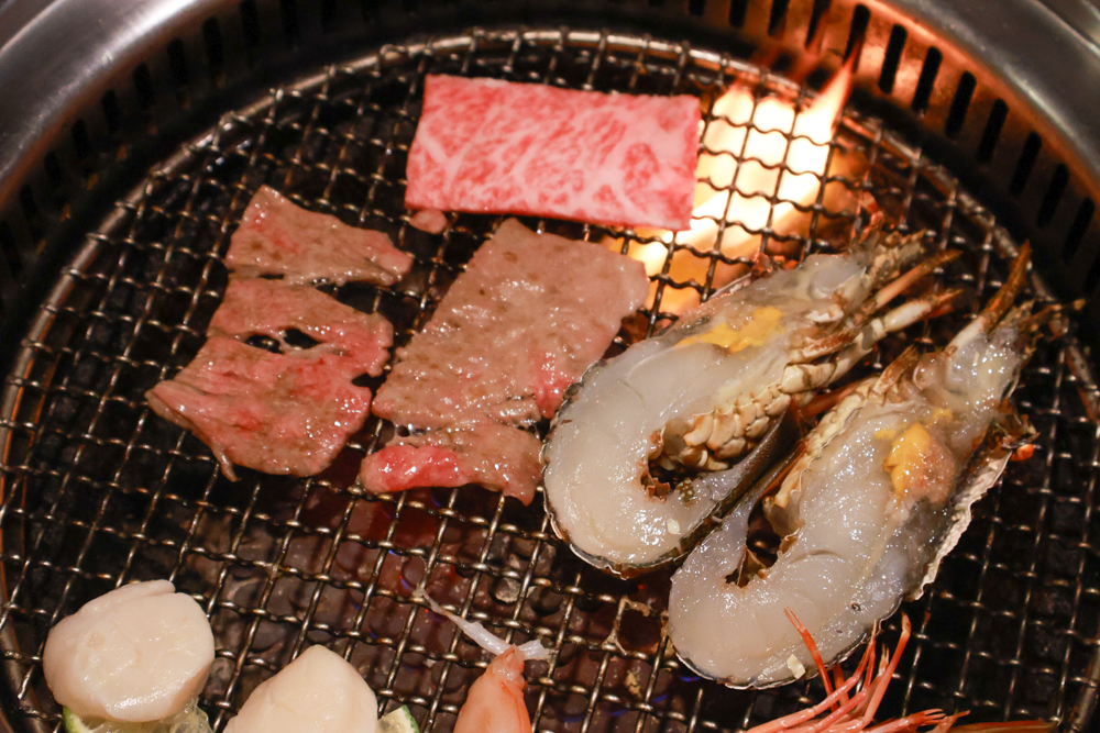 台北東區|金洹苑日式燒肉鍋物放題。台北寵物友善餐廳推薦、和牛螃蟹龍蝦海鮮吃到飽、火烤兩吃、寵物可落地、毛孩鮮食餐 - 第19張圖