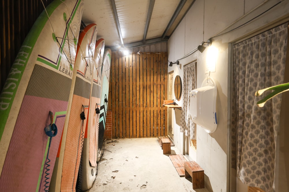 苗栗荒野半島 Glamping ｜湖景第一排豪華露營、一泊二食＋樂團駐唱、寵物友善可帶毛孩