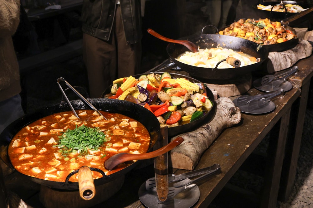 苗栗荒野半島 Glamping ｜湖景第一排豪華露營、一泊二食＋樂團駐唱、寵物友善可帶毛孩