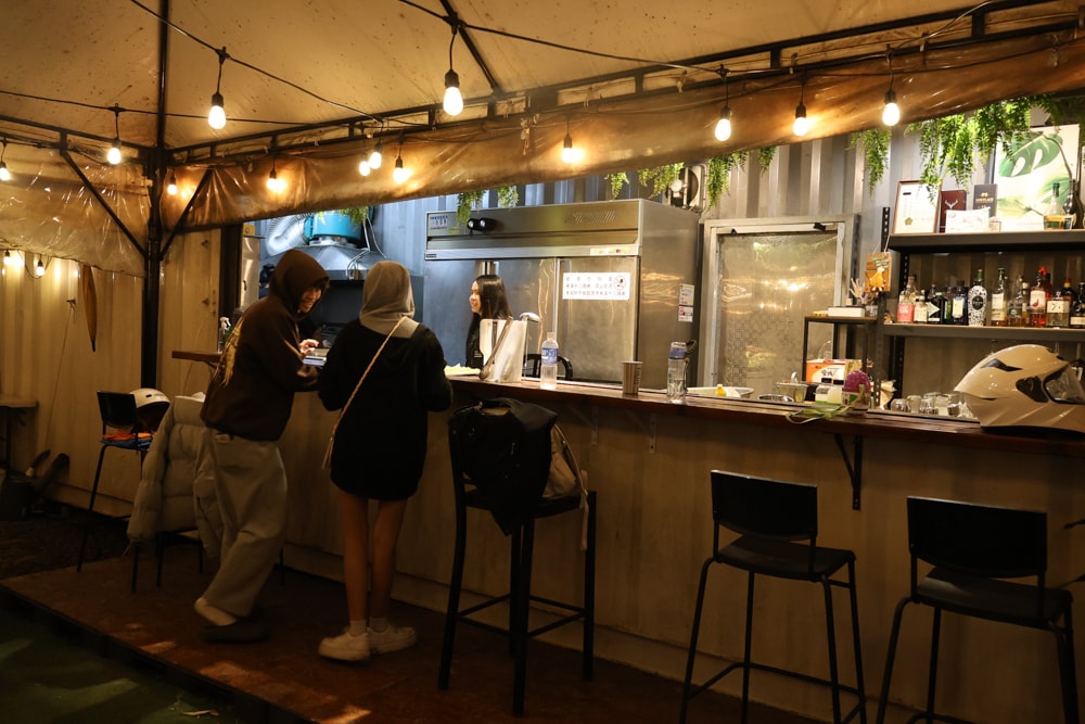 苗栗荒野半島 Glamping ｜湖景第一排豪華露營、一泊二食＋樂團駐唱、寵物友善可帶毛孩