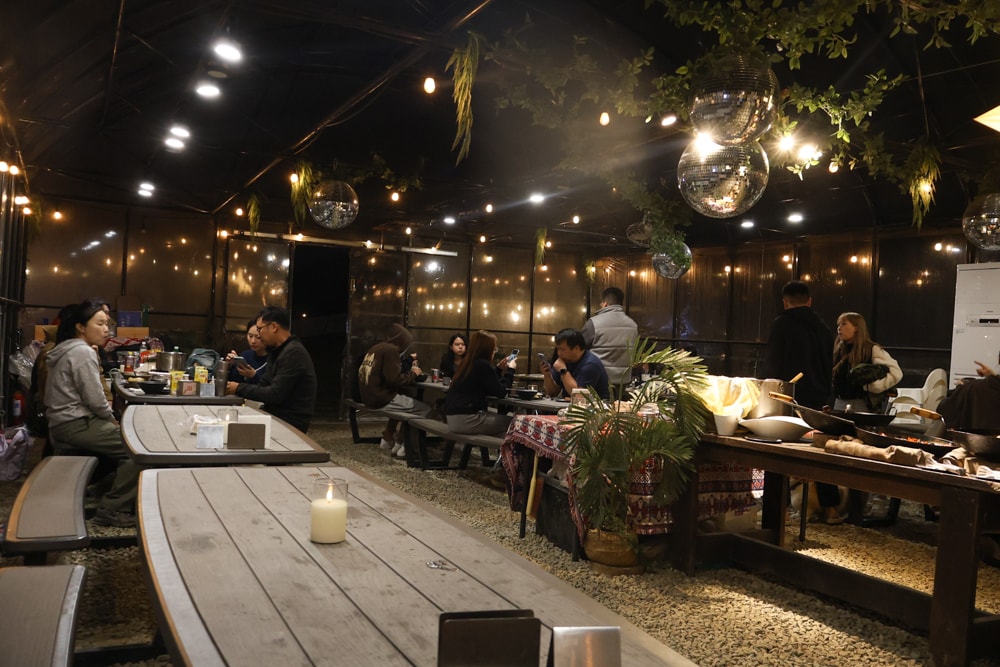 苗栗荒野半島 Glamping ｜湖景第一排豪華露營、一泊二食＋樂團駐唱、寵物友善可帶毛孩