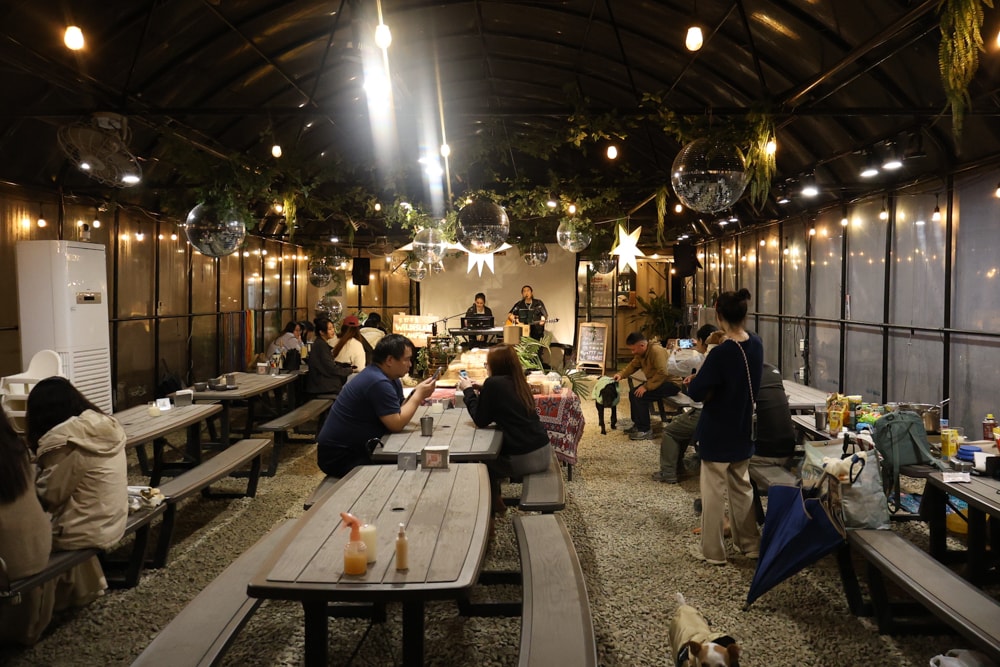 苗栗荒野半島 Glamping ｜湖景第一排豪華露營、一泊二食＋樂團駐唱、寵物友善可帶毛孩