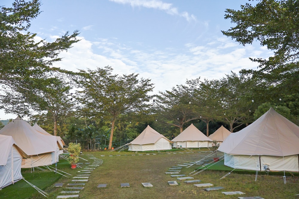 苗栗荒野半島 Glamping ｜湖景第一排豪華露營、一泊二食＋樂團駐唱、寵物友善可帶毛孩