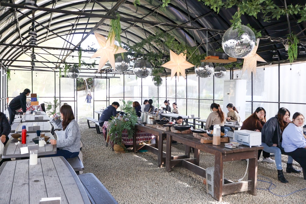 苗栗荒野半島 Glamping ｜湖景第一排豪華露營、一泊二食＋樂團駐唱、寵物友善可帶毛孩