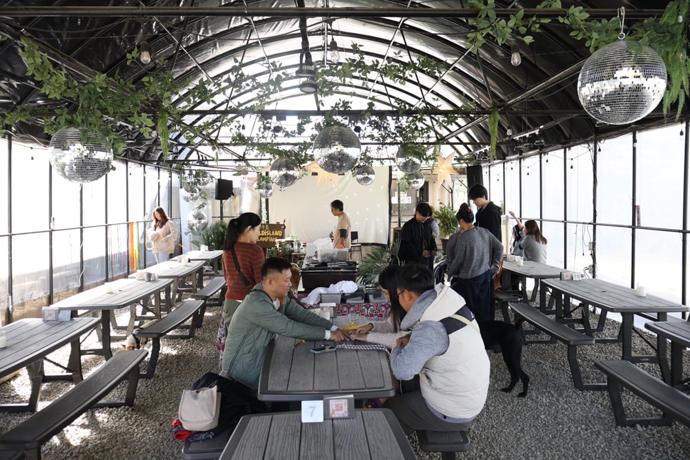 苗栗荒野半島 Glamping ｜湖景第一排豪華露營、一泊二食＋樂團駐唱、寵物友善可帶毛孩
