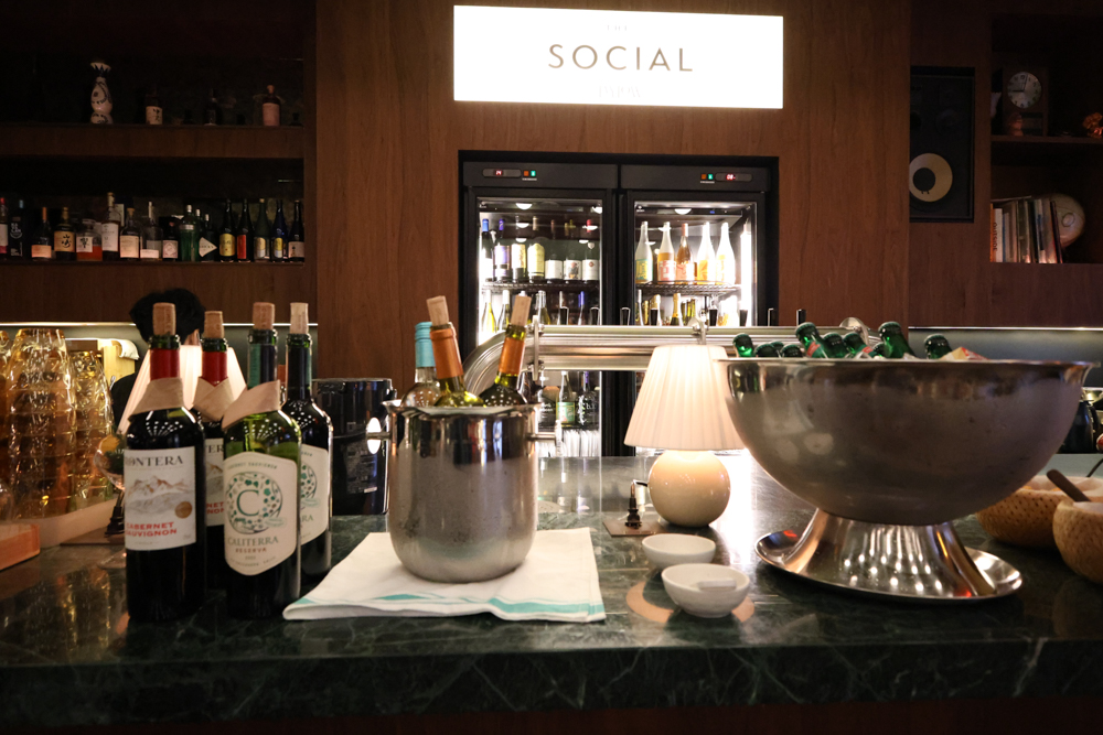 台北大安伊普索凱悅尚選酒店｜EPISODE Daan Taipei 。台北寵物友善飯店、忠孝復興 3 分鐘、音樂主題設計飯店，復古潮流風格、超強 Happy Hour