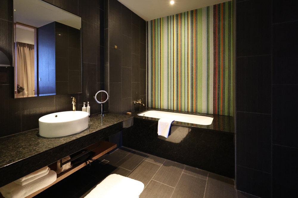 台北大安伊普索凱悅尚選酒店｜EPISODE Daan Taipei 。台北寵物友善飯店、忠孝復興 3 分鐘、音樂主題設計飯店，復古潮流風格、超強 Happy Hour