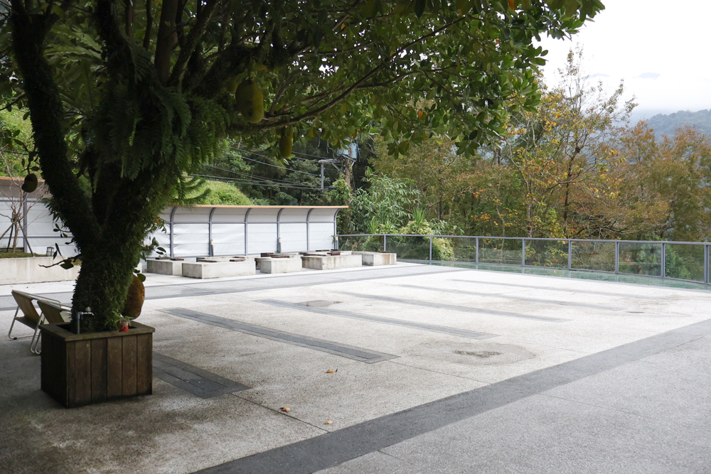 新竹尖石景點｜日見森嵐。山景第一排玻璃屋咖啡廳、寵物友善餐廳，可帶狗狗一起吃鍋放空、欣賞絕美山嵐美景！