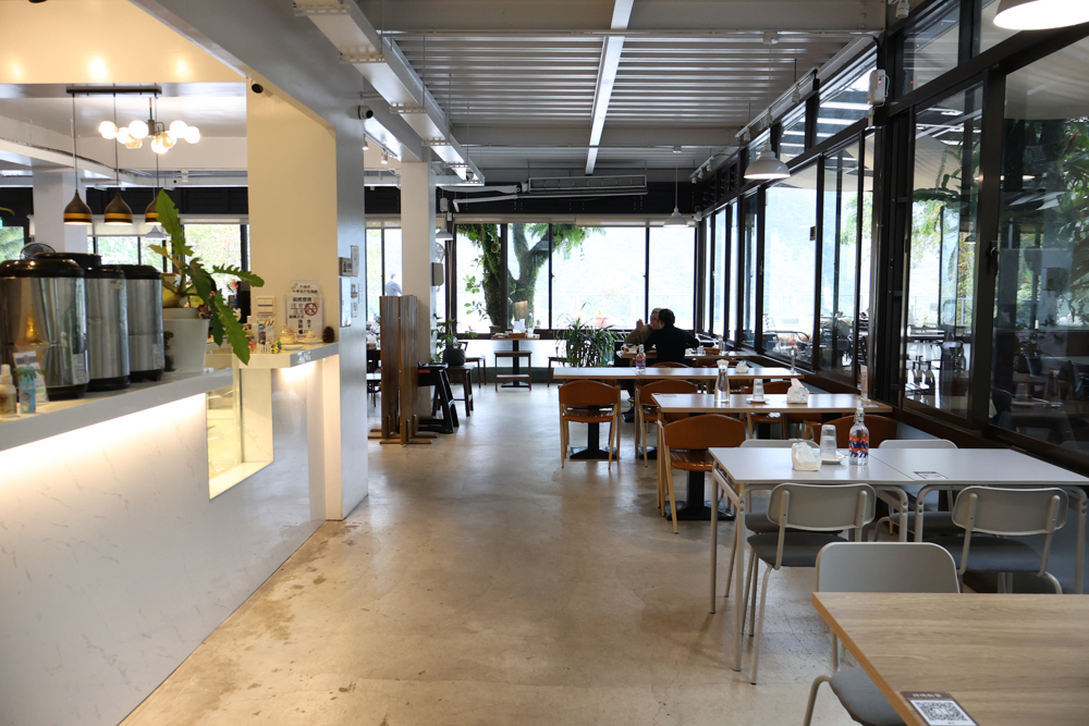 新竹尖石景點｜日見森嵐。山景第一排玻璃屋咖啡廳、寵物友善餐廳，可帶狗狗一起吃鍋放空、欣賞絕美山嵐美景！