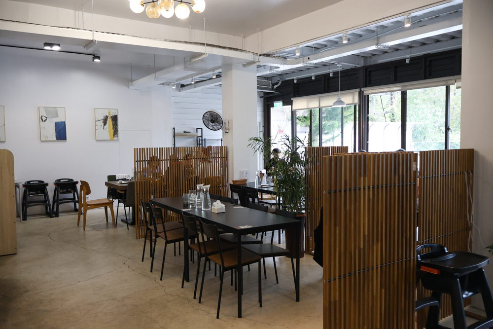 新竹尖石景點｜日見森嵐。山景第一排玻璃屋咖啡廳、寵物友善餐廳，可帶狗狗一起吃鍋放空、欣賞絕美山嵐美景！