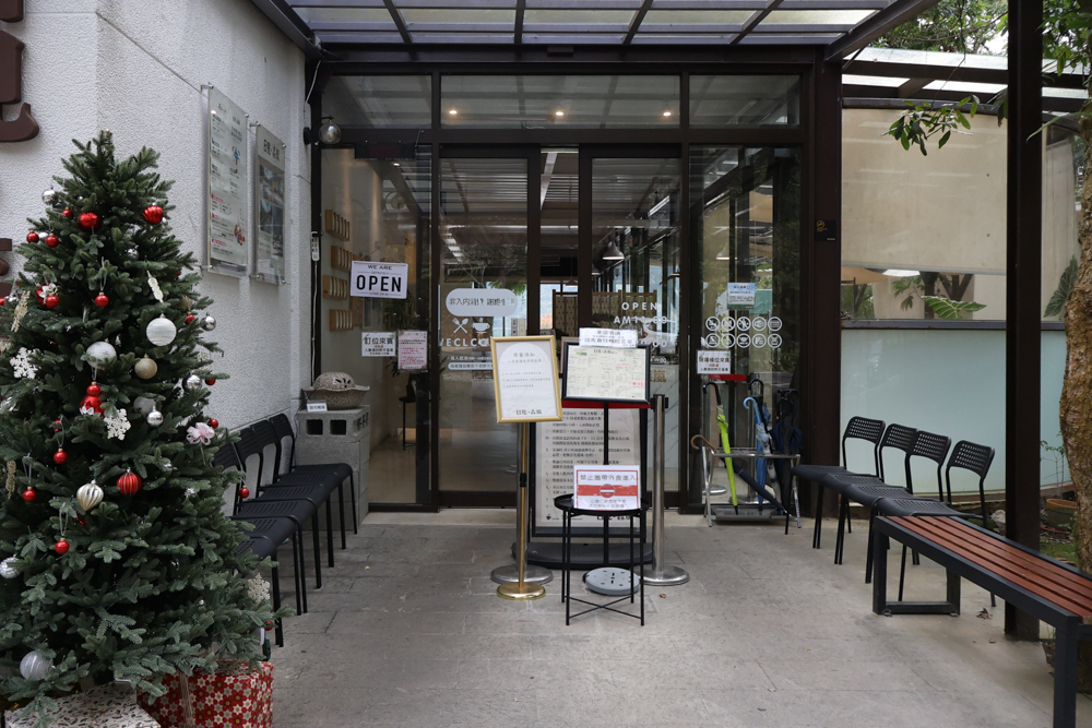 新竹尖石景點｜日見森嵐。山景第一排玻璃屋咖啡廳、寵物友善餐廳，可帶狗狗一起吃鍋放空、欣賞絕美山嵐美景！