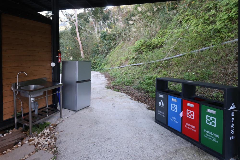新竹尖石｜虹夕尖石 Villa 免搭帳露營區 ｜雲海山景、小木屋、太空艙、焚火爐夜景、寵物友善