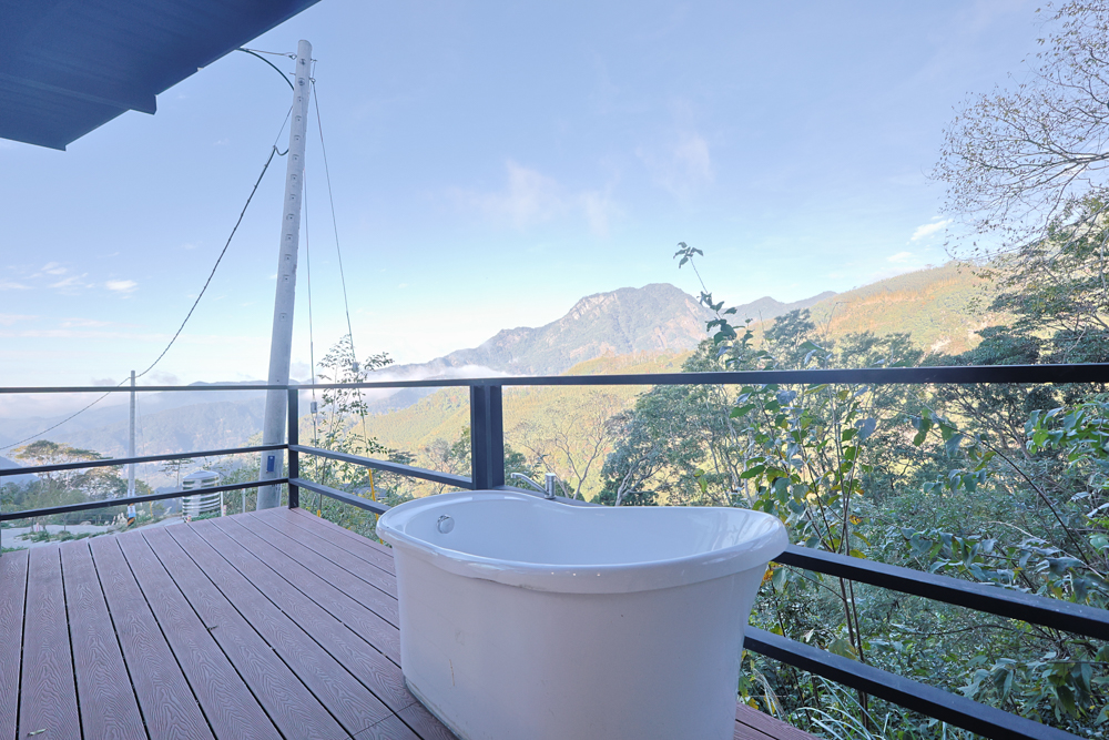 新竹尖石｜虹夕尖石 Villa 免搭帳露營區 ｜雲海山景、小木屋、太空艙、焚火爐夜景、寵物友善