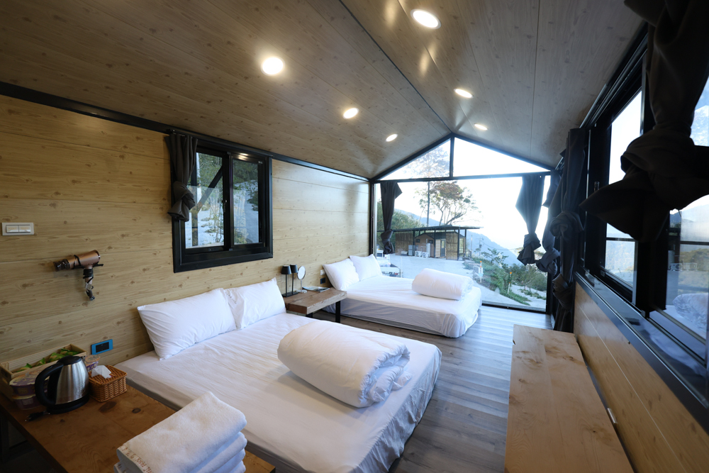 新竹尖石｜虹夕尖石 Villa 免搭帳露營區 ｜雲海山景、小木屋、太空艙、焚火爐夜景、寵物友善