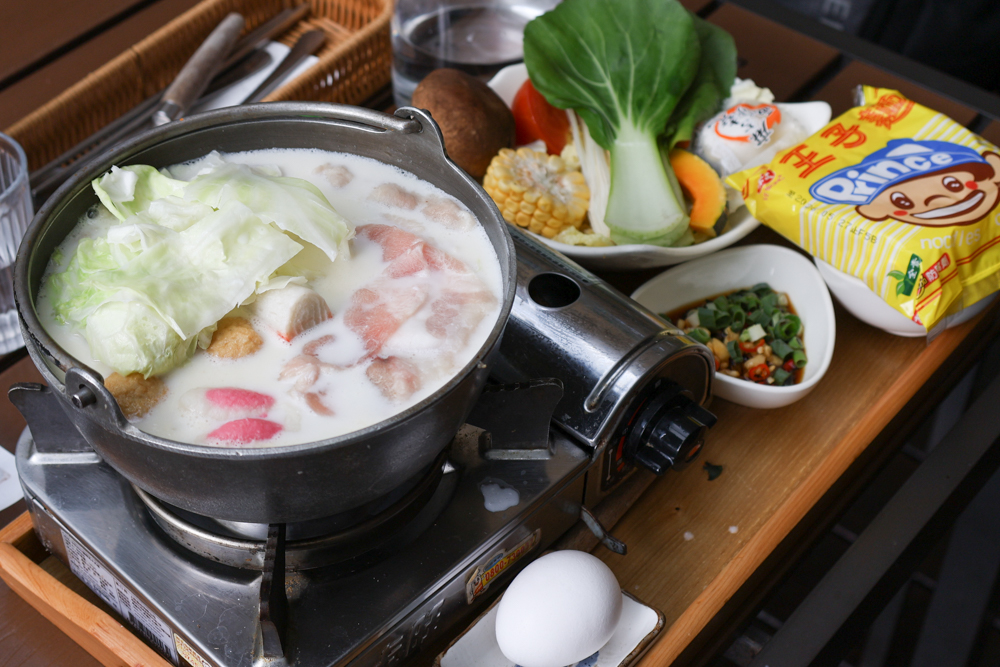 新竹尖石景點｜日見森嵐。山景第一排玻璃屋咖啡廳、寵物友善餐廳，可帶狗狗一起吃鍋放空、欣賞絕美山嵐美景！