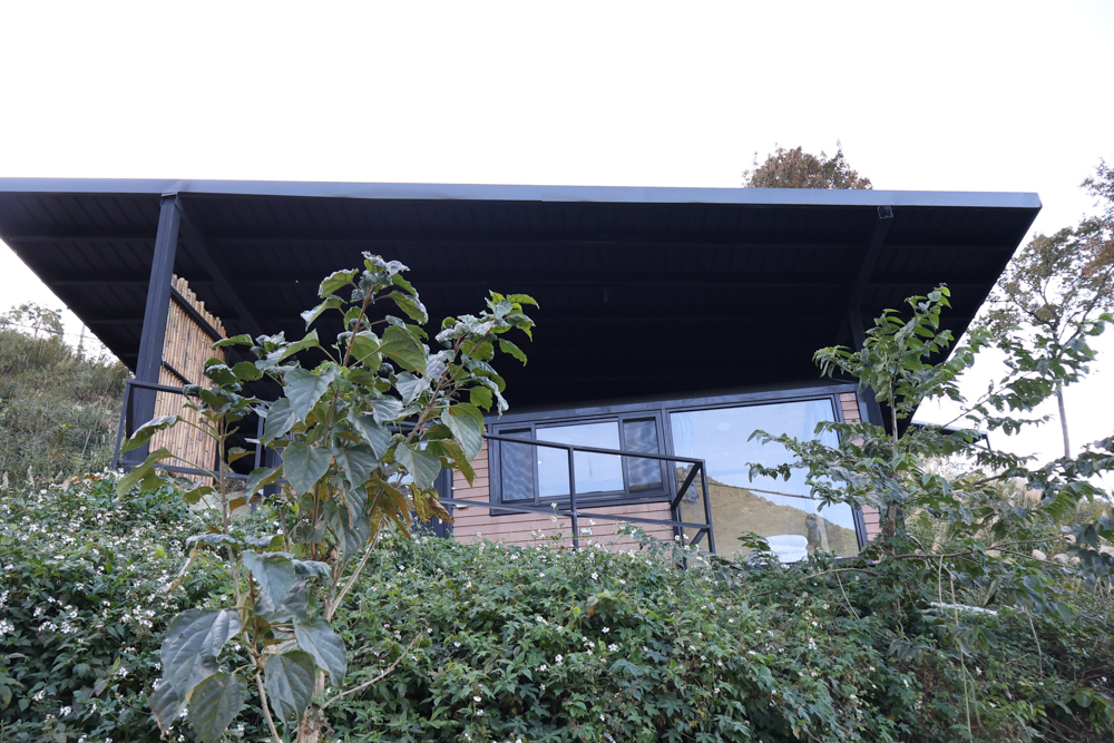 新竹尖石｜虹夕尖石 Villa 免搭帳露營區 ｜雲海山景、小木屋、太空艙、焚火爐夜景、寵物友善