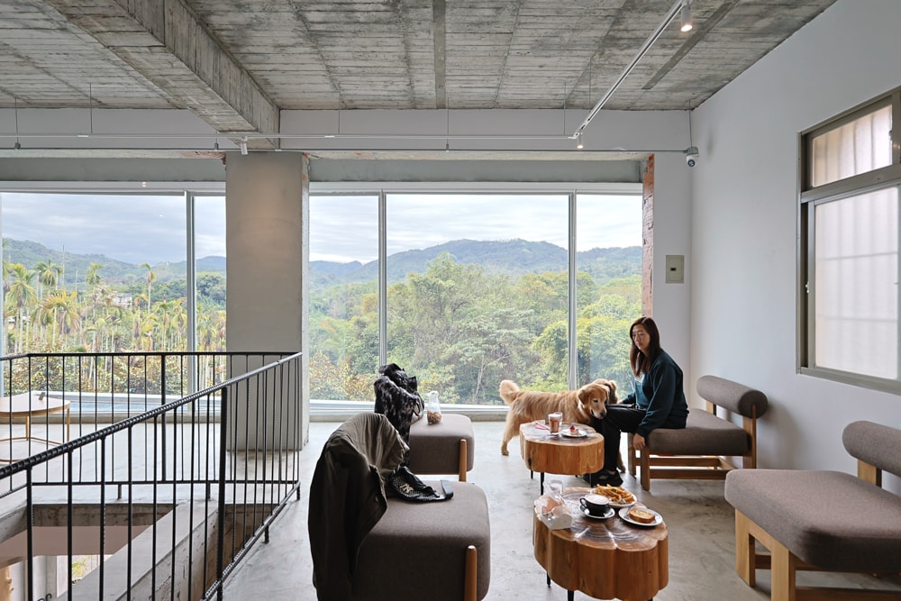 大白咖啡 DABAI CAFE|南投魚池山景玻璃屋咖啡廳、寵物友善餐廳、山景第一排、 帶毛孩一起看山喝咖啡 - 第18張圖 大白咖啡 DABAI CAFE|南投魚池山景玻璃屋咖啡廳、寵物友善餐廳、山景第一排、 帶毛孩一起看山喝咖啡