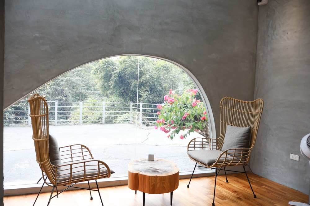 大白咖啡 DABAI CAFE|南投魚池山景玻璃屋咖啡廳、寵物友善餐廳、山景第一排、 帶毛孩一起看山喝咖啡 - 第8張圖 大白咖啡 DABAI CAFE|南投魚池山景玻璃屋咖啡廳、寵物友善餐廳、山景第一排、 帶毛孩一起看山喝咖啡