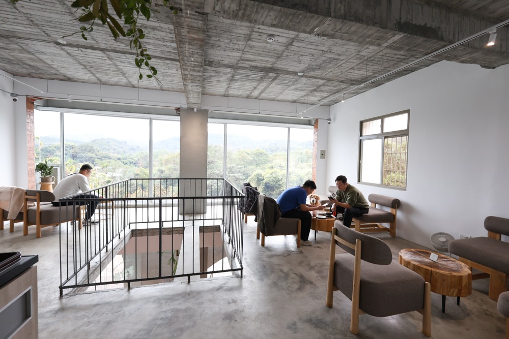 大白咖啡 DABAI CAFE|南投魚池山景玻璃屋咖啡廳、寵物友善餐廳、山景第一排、 帶毛孩一起看山喝咖啡 - 第13張圖 大白咖啡 DABAI CAFE|南投魚池山景玻璃屋咖啡廳、寵物友善餐廳、山景第一排、 帶毛孩一起看山喝咖啡